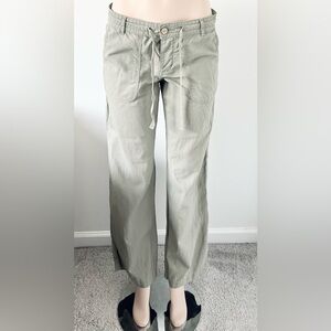 Gap Hadley linen pants in an army green color